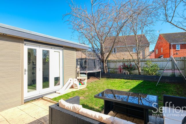 44 Webb Drive, Norwich photo 4