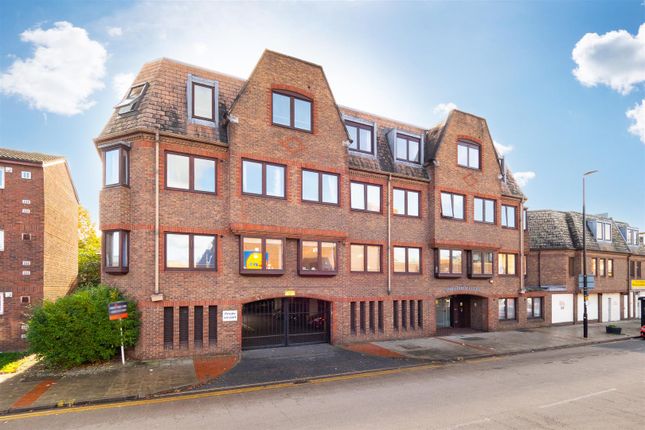 Flat for sale in Marshalls Road, Sutton