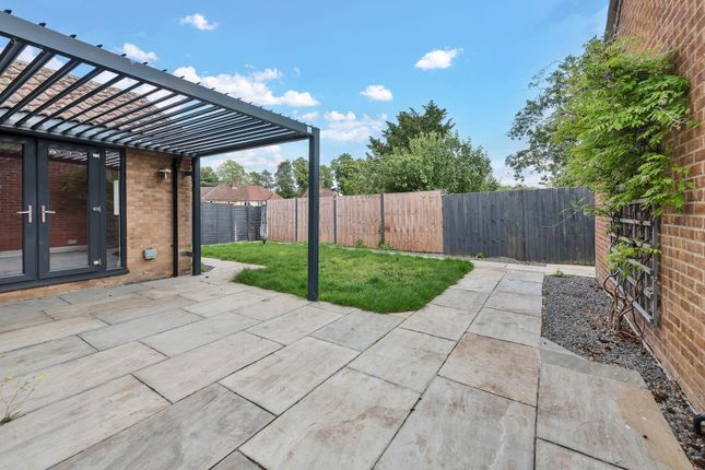 30 Icknield Close, Newmarket photo 4