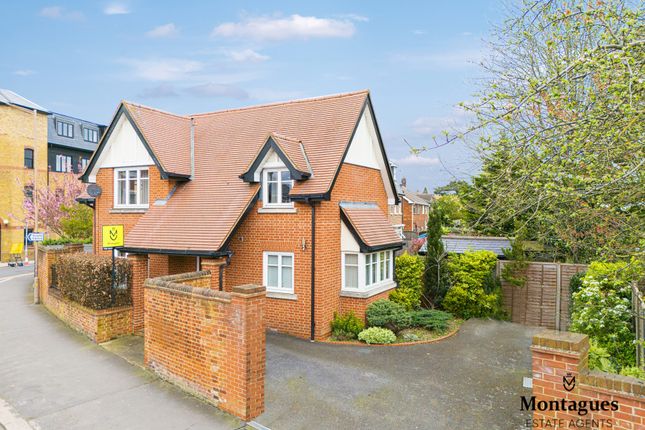 Thumbnail Detached house for sale in Station Road, Epping