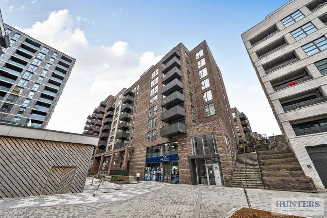 Studio flat on 79 Ernest Court, 4, Regal Walk, Bexleyheath, £200,000