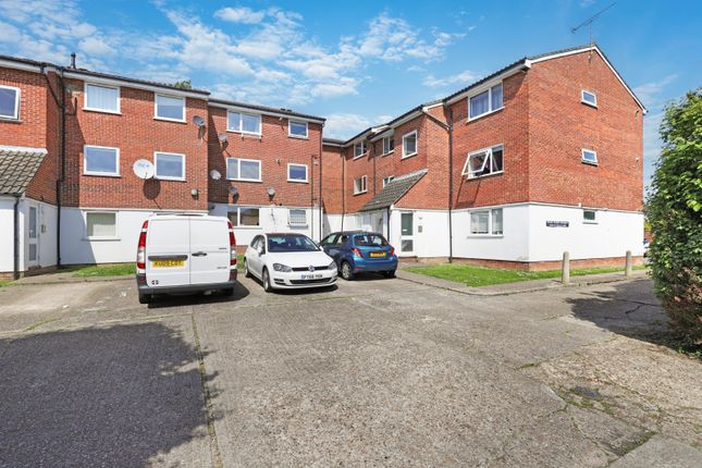 Thumbnail Flat to rent in 4, Droveway, Loughton, Essex