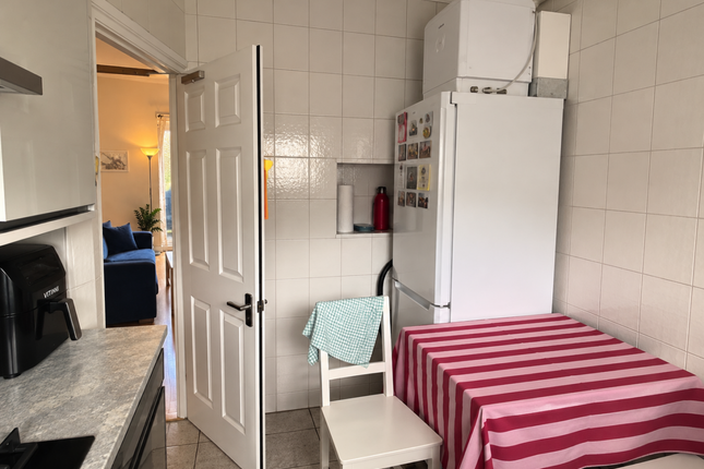 Flat 20, Wickford House, London photo 3