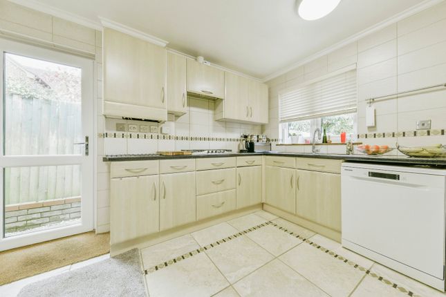 Bungalow for sale in Cornfields, Stevenage, Hertfordshire