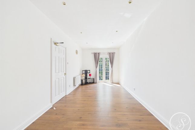 18, Birch Avenue, Leeds photo 2