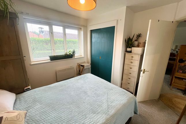 42, Kingswinford photo 4