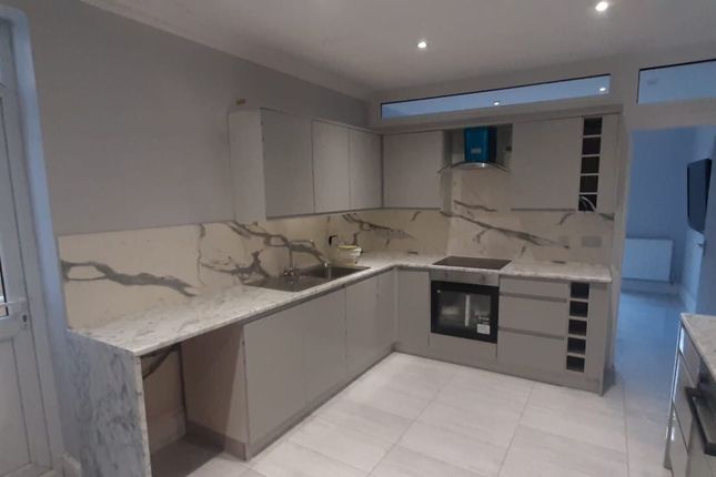 120 Brownhill,, Road, London photo 3