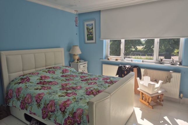 42 Bramley Road, London photo 3