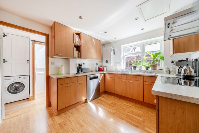35, Clarence Road, Fleet photo 4