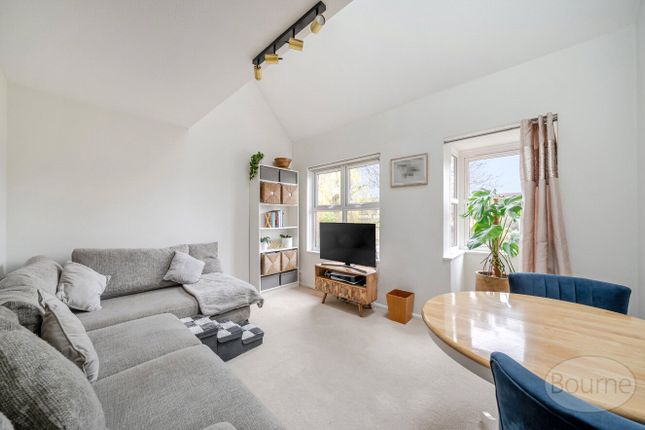14, Tolvaddon Close, Woking photo 2