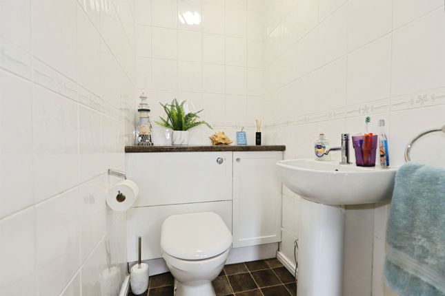 2, Ibis Close, Kidderminster photo 3
