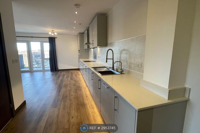 Flat, May House Sydney Road, Watford photo 4