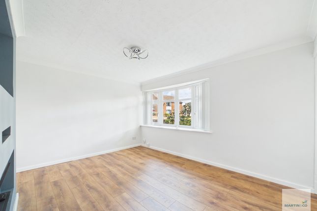 27, Radburn Court, Nottingham photo 3