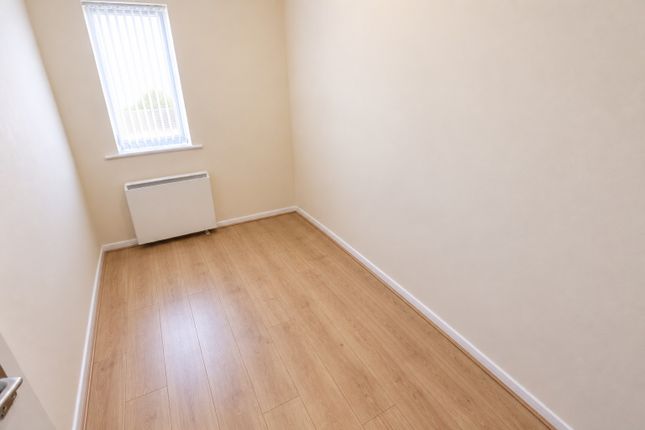 77, Streamside Close, London photo 5