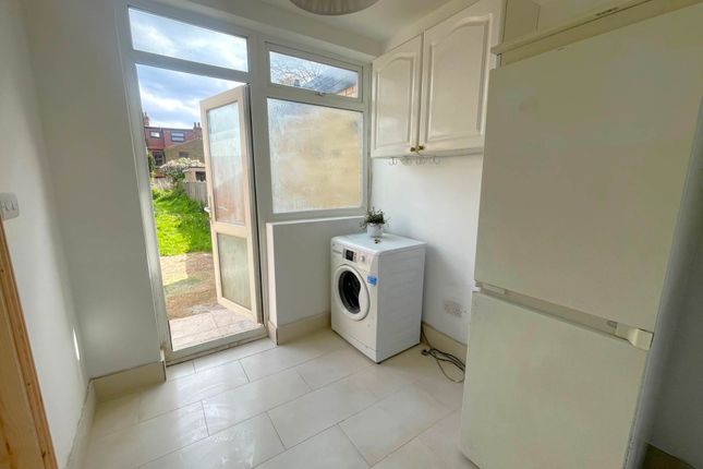 Flat to rent in Colchester Road, Leyton