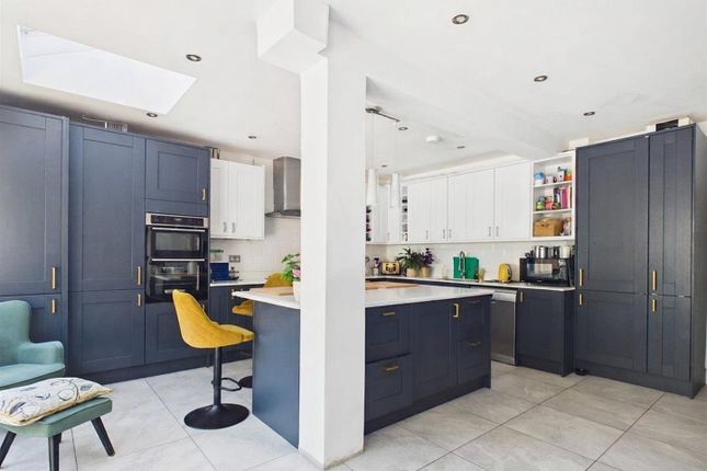 60, Whitchurch Gardens, Canons Park/Edgware photo 2
