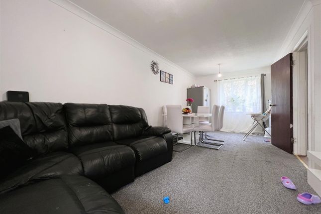 Flat for sale in Petunia Court, Luton