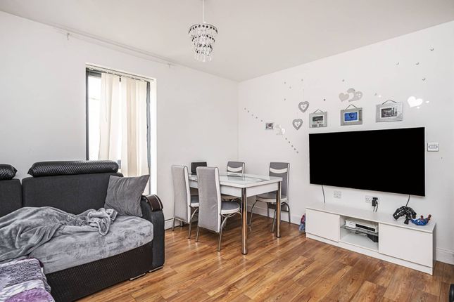 Flat to rent in Windmill Road, Clapton, London