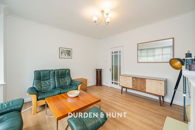 2 Rectory Court Goldings Hill, Loughton photo 4