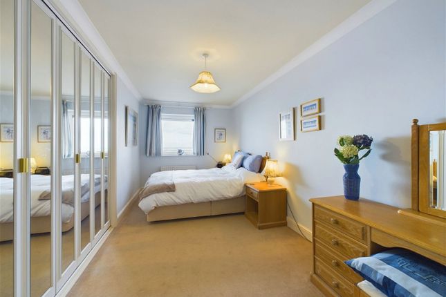 Flat for sale in West Parade, Worthing