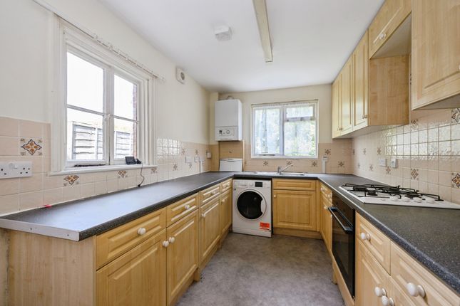 30, Little Roke Avenue, Kenley photo 4