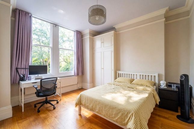 Top Floor Flat, 10C, Chesterford Gardens, Hampstead photo 5