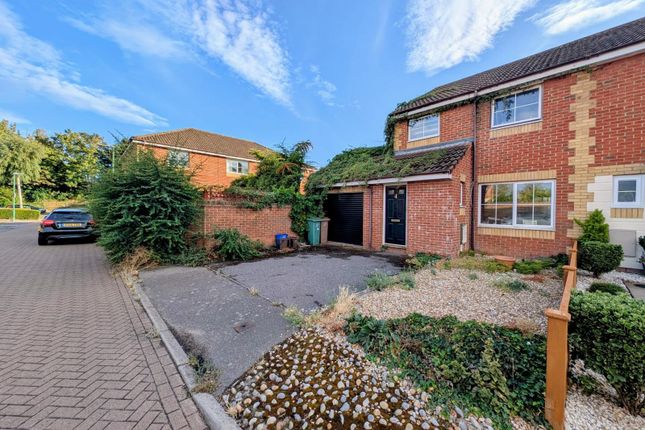 4, Eindhoven Close, Carshalton photo 3