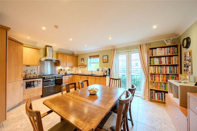 35, Huntington Crescent, Leeds photo 2