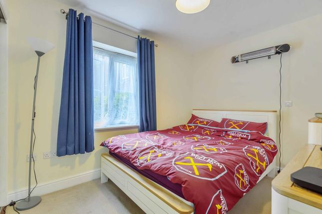 Flat for sale in Slough, Berkshire