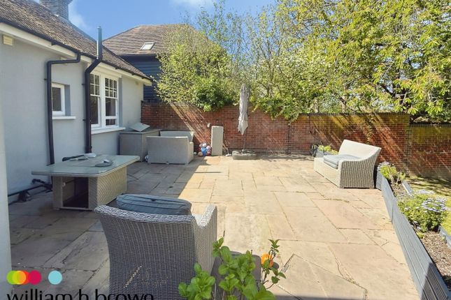 Barn Cottage, High Road, Grays photo 5