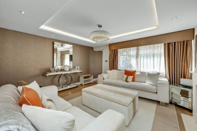 10, Glebelands, Esher photo 3