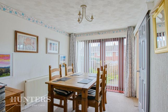 Town house for sale in Shaftesbury Drive, Wardle