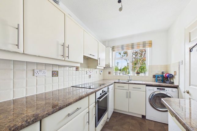 20, Perry Way, Lightwater photo 4