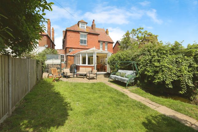 16, Manor Way, Lee-On-The-Solent photo 2