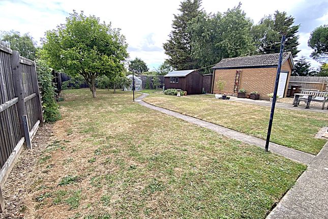 9 Pipwell Gate, Moulton Seas End photo 4