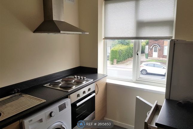 Carr Manor Road, Upstairs Flat, Leeds photo 2
