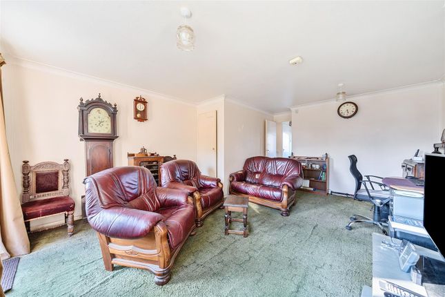 16, Woods Ley, Canterbury photo 4