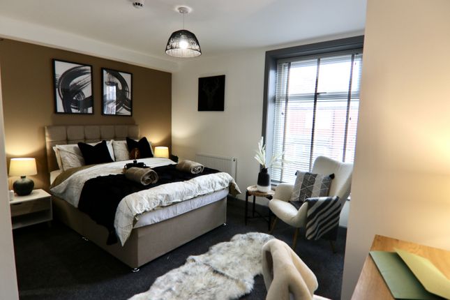 Minimalistic 5-Bedroom HMO In Oldham – Perfect For Professionals