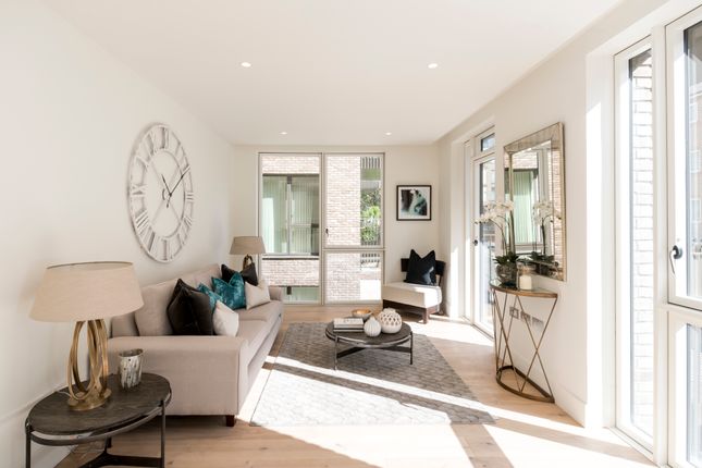 Flat for sale in Atrium Apartments, West Row, London