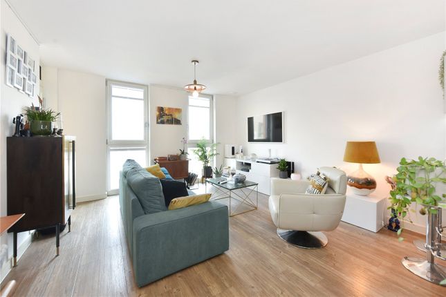 Thumbnail Flat for sale in Garda House, 5 Cable Walk, Greenwich, London