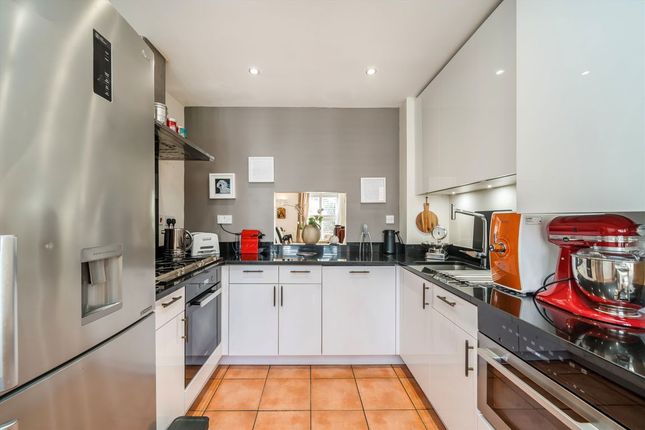 5 St. James Court, Brooks Road, London photo 4