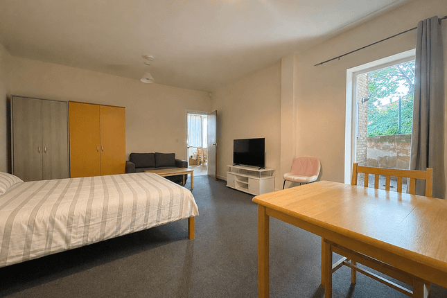 450 London Road, ISLEWORTH photo 2