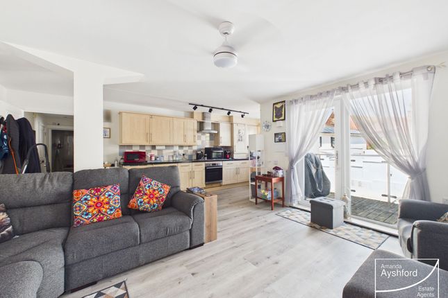 Flat 11, Tor Sands, Paignton photo 3