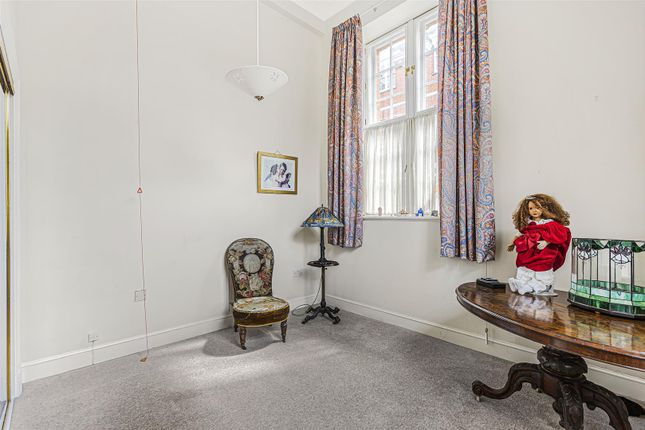 Flat for sale in Chauncy Court, Hertford