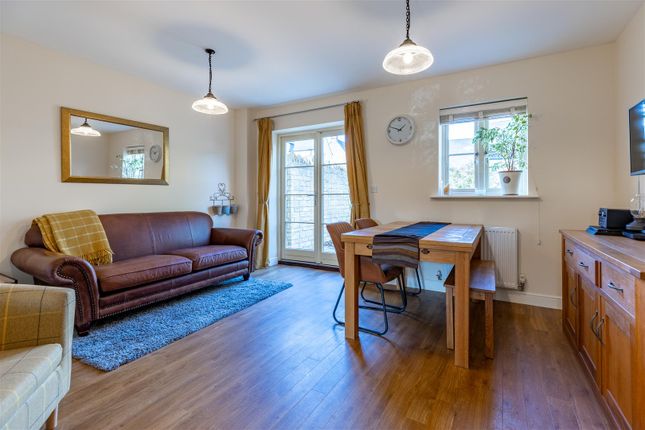 36, Moss Way, Cirencester photo 4