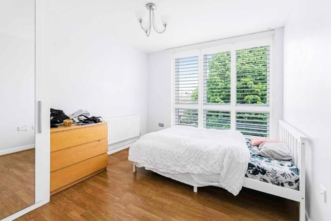 Thumbnail Room to rent in Roman Way, London
