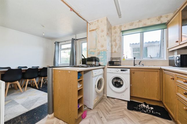 1, Moore Crescent, Southampton photo 4