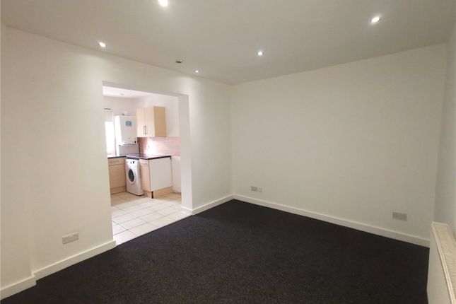 Room to rent in St. Annes Drive, Leeds, West Yorkshire