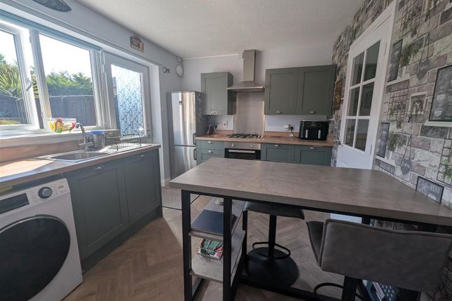 3, Abbotsfield Way, Darlington photo 3