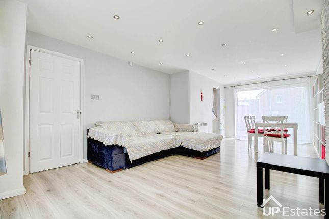 2, Cypress Croft, Coventry photo 2